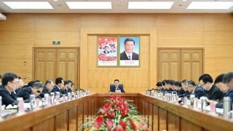 王君正主持召开自治区党委常委会会议