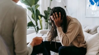 情感心理咨询：总无法维持长久的关系，为何你总在关系里想逃？
