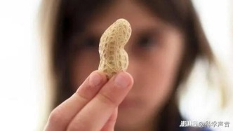 每日36粒“便便胶囊”，4个月后他居然能吃花生了