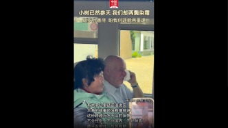 树已然参天 我们却两鬓染霜 愿岁月善待 盼我们还能再重逢