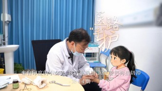 来自印度的小女孩，我们很绝望，医生要把拇指切掉