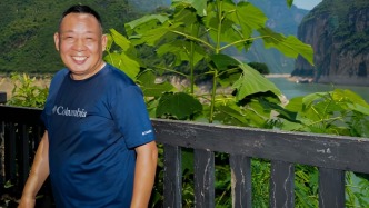 于东来谈各行业扎堆线上带货，称被金钱迷惑是最大的浪费