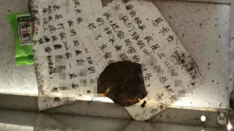 深圳一中学防欺凌信箱被指沦为“垃圾箱”，两封求助信都泛黄了，写着“有学生存在打骂同学及偷盗他人财物行