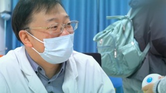 一出生就消失的大拇指，没关系，做个手术重获拇指功能