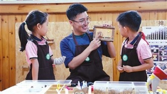 百变男幼师“阿飞”——记天津市实验幼儿园教师付英飞