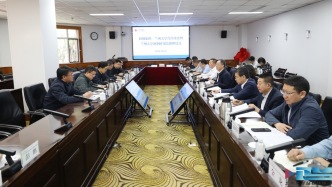 酒钢集团合作座谈会暨兰州大学酒钢研究院揭牌仪式举行