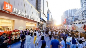 400亿新鲜零食赛道，先发者忙着抢地盘，后发者在忙什么？