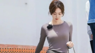 姜妍的“小姨”风，你爱了么，她在中餐厅的穿搭温柔又时髦