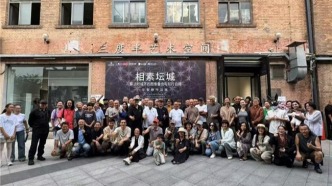 拆开华黎静的迷宫：一个点，能装下多少世界？
