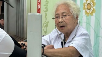 91岁奶奶退休后0工资工作30余年：被需要是我的价值