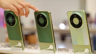 谁在抢购上万元的华为Mate 90？