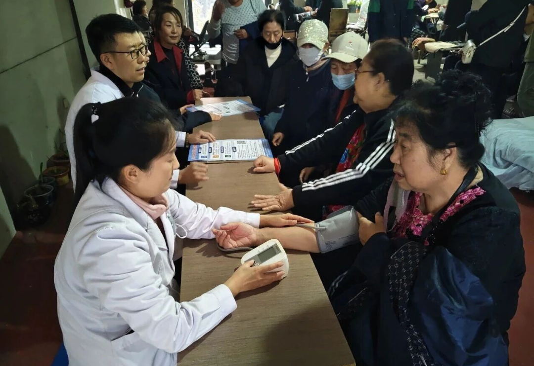 白山市江源区三岔子社区开展“重阳佳节话安康 社区温情护夕阳”主题活动