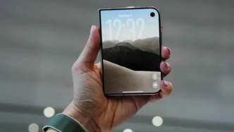 第一批抢到iPhone Duo的人，正急着加价卖