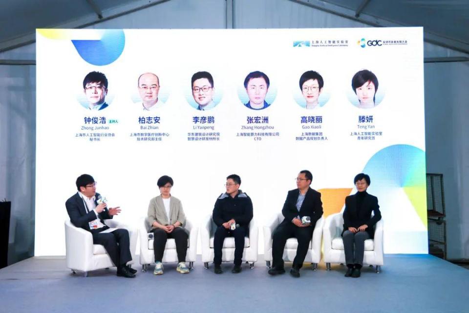 建筑师画图靠AI，钢厂师傅变数据侠，未来谁不是开发者？