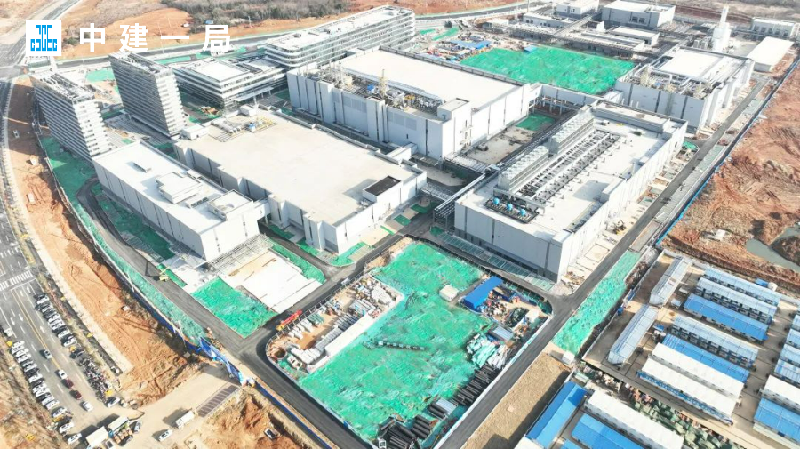 武汉新城首个!中建一局承建的武汉长飞先进半导体基地完成关键节点