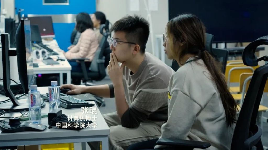 北电学生AI的获奖作品，有什么不一样 | 对话黄豆&严湘宁