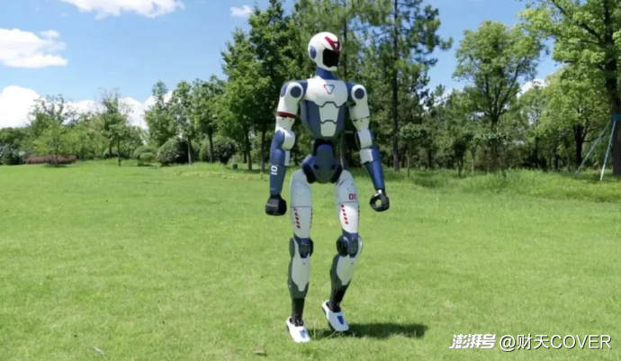 7月爆炒机器人,最赚钱的不是王兴兴