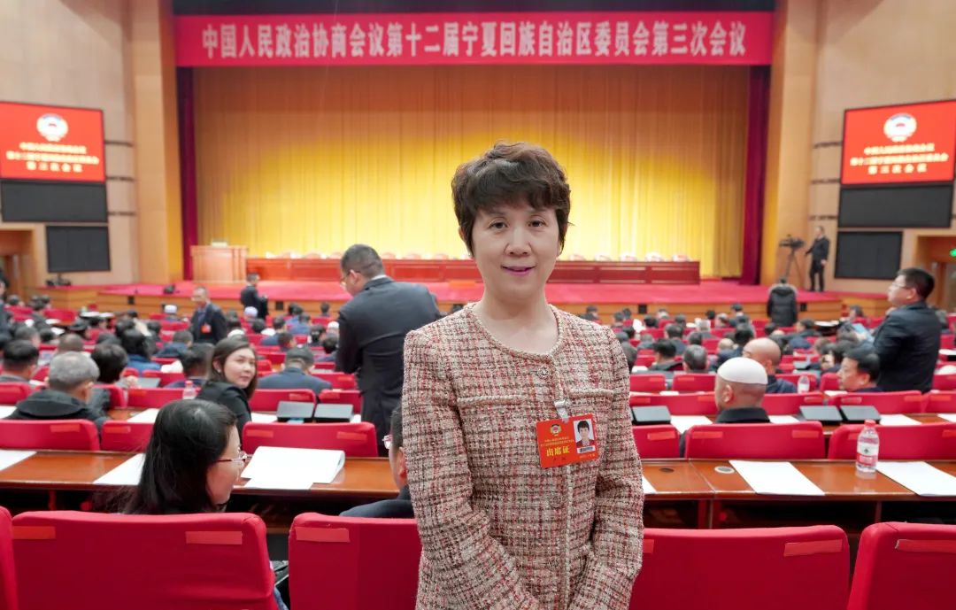 委员风采 | 卢红：三十三载律师路 以初心映芳华