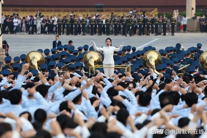 三千人合唱团这样炼成,40所高校师生用7首歌献礼祖国