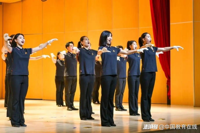 三千人合唱团这样炼成,40所高校师生用7首歌献礼祖国