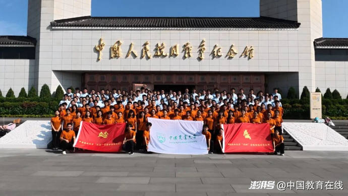 三千人合唱团这样炼成,40所高校师生用7首歌献礼祖国