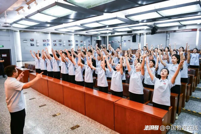 三千人合唱团这样炼成,40所高校师生用7首歌献礼祖国