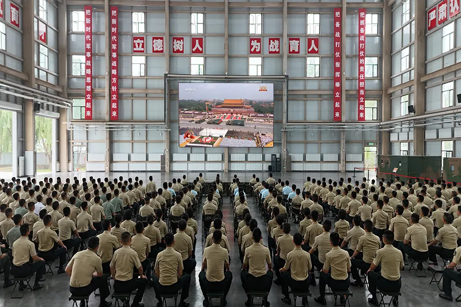 火箭军官兵:"看阅兵,真霸气,满满的自豪感!