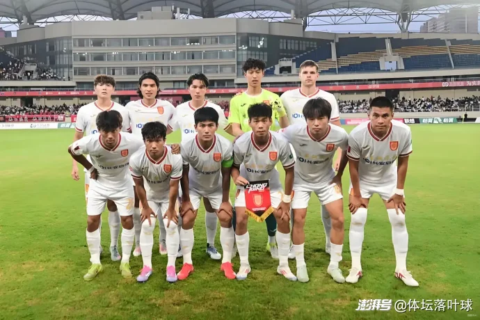 张外龙7秒进攻战术_重庆铜梁龙冲超成功_足球报:张外龙这几年一直关注铜梁龙,冲超后他独坐良久