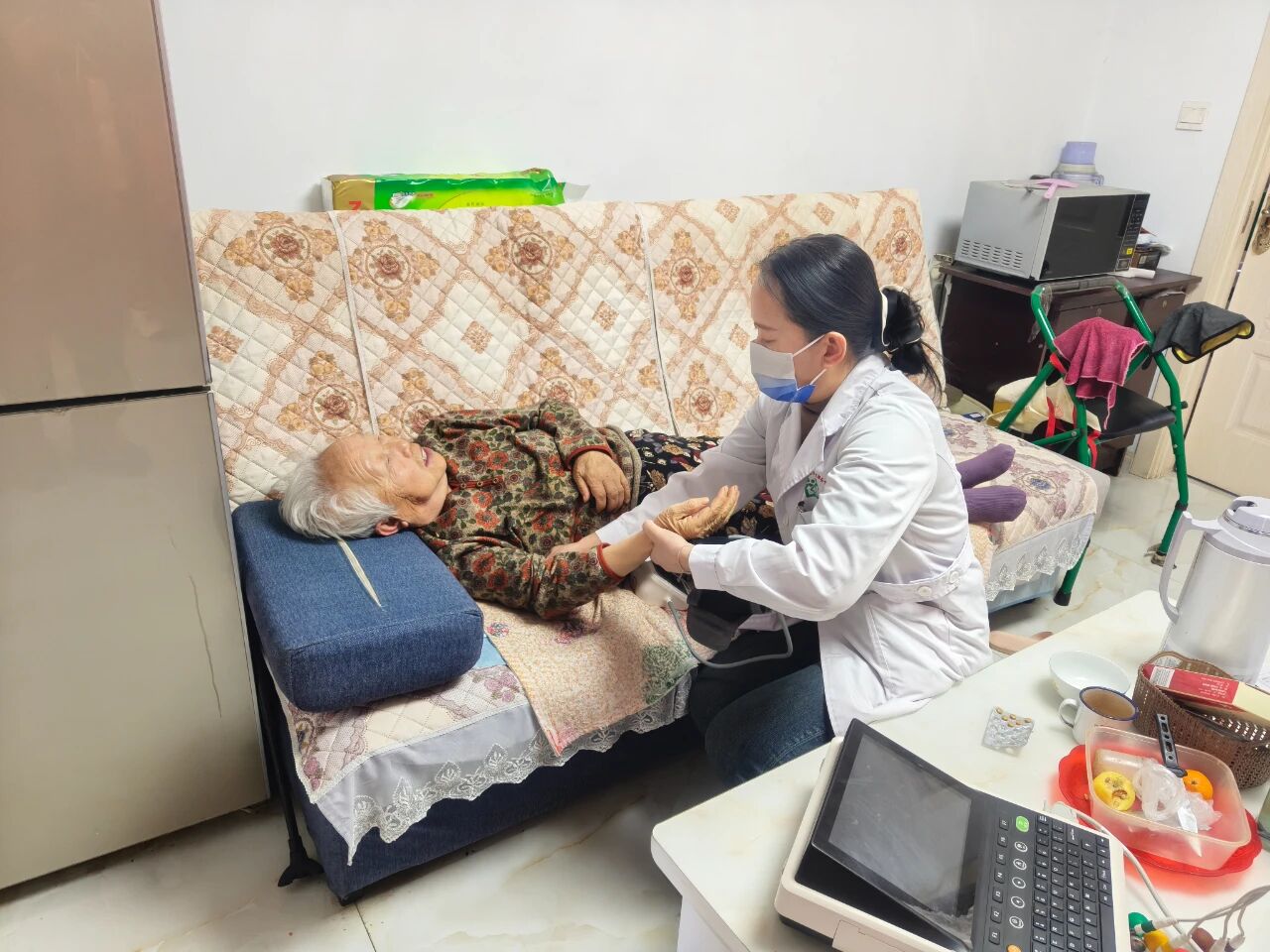 关于北京中医医院老年人看病代挂号院内各项跑腿事务全接手，省心又省力的信息