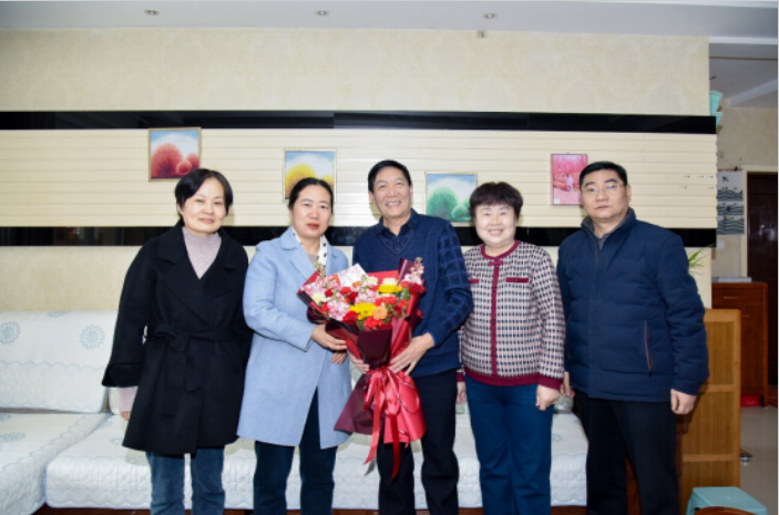 校党委副书记工会主席田华走访慰问退休老干部困难职工_退休老干部日常生活起居精神文化需求_老干部局春节慰问活动