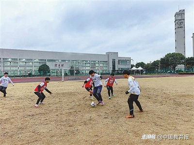 江苏·泰兴市第四高级中学:“苏超”冠军点燃学校体育热