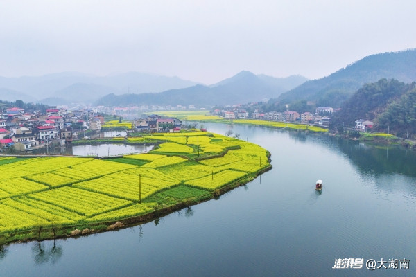 湖南娄底双峰县:春到水乡,画里行舟
