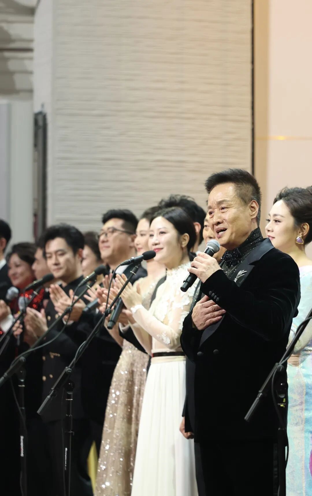 全场沸腾!艺术家排面!网友:我心中的顶级现场