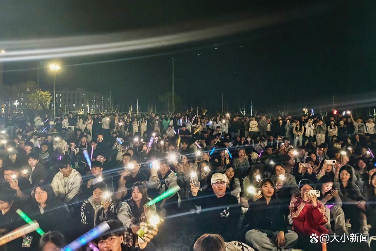 当春乃发“声”，美育润校园——烟台汽车工程职业学院第二届草坪音乐节燃情开唱