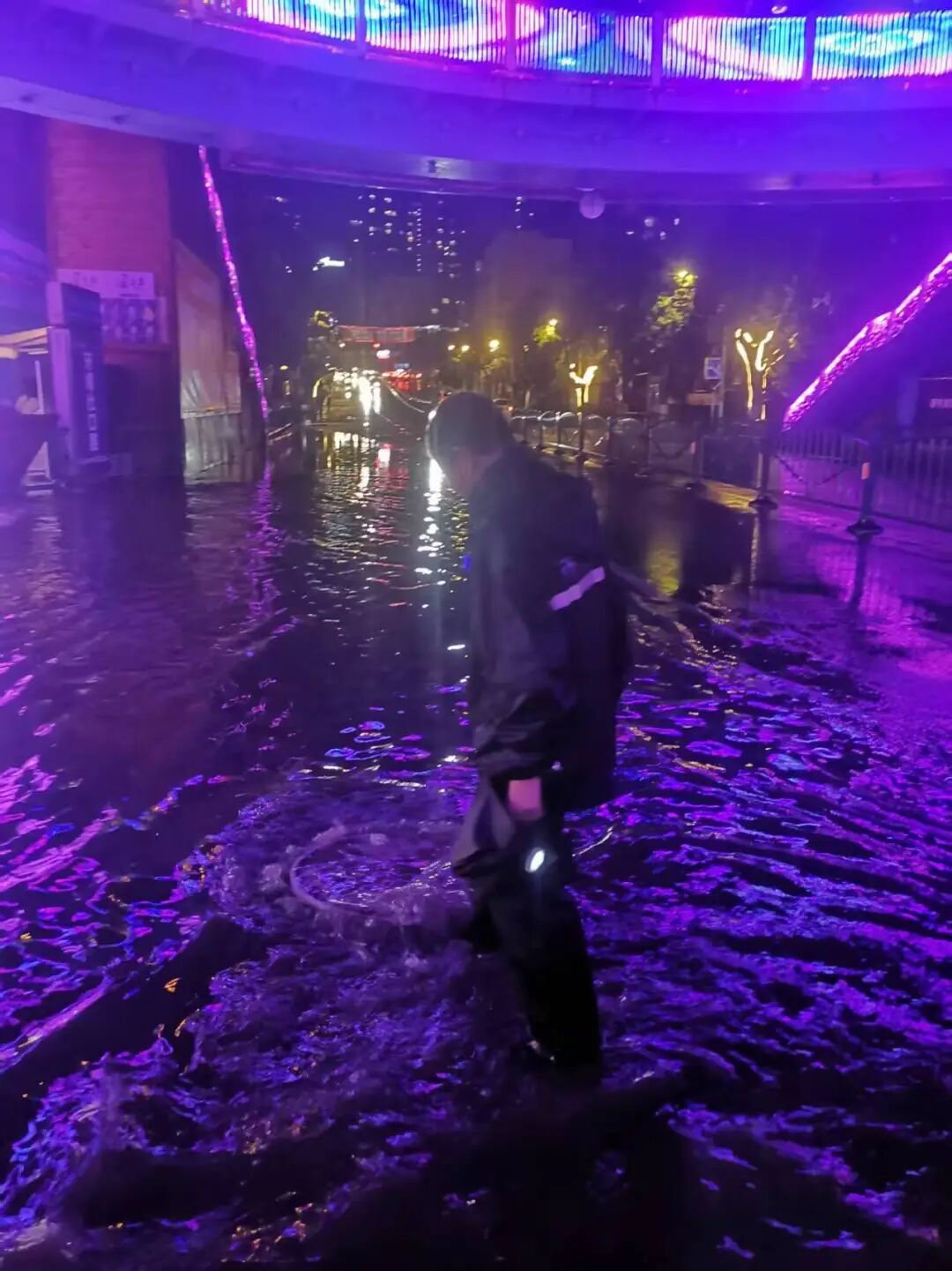 西秀区城管局 雨情第一时间响应 险情第一时间处理