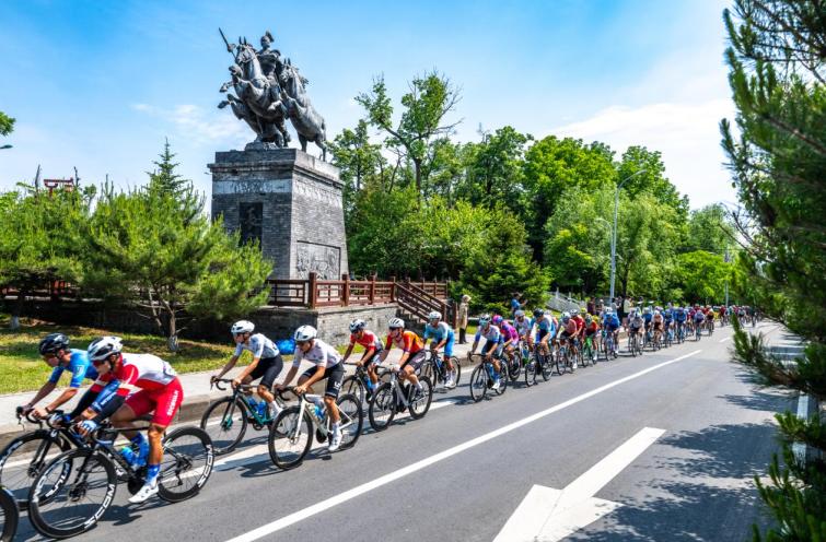 圣境长白 环山骑行2026中国公路自行车职业联赛（长白山站）圆满收官