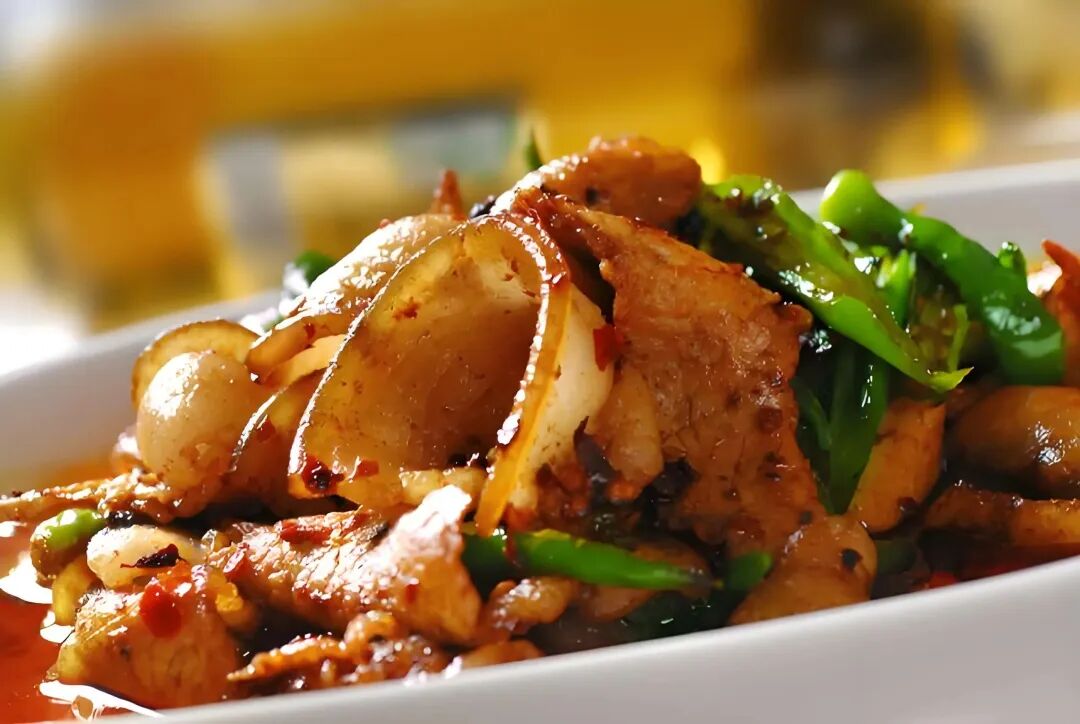 【美食】成都人为什么离不开回锅肉？||王 欣