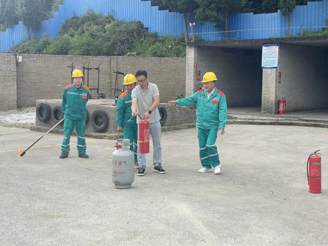 以练筑防 安全护航 —— 西秀区成功开展城镇燃气泄漏事故应急处置救援演练