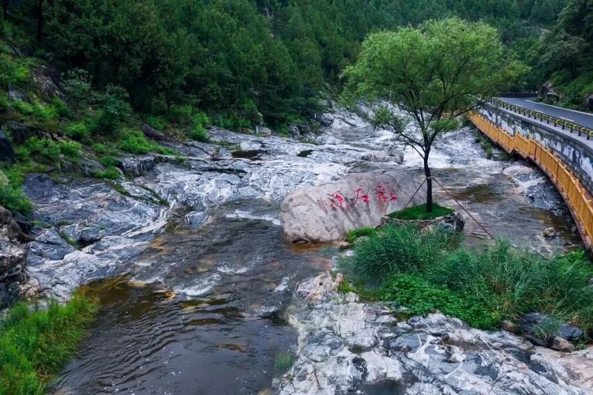 文旅泰安 | 免费！泰安顶流溯溪地曝光！能看到28亿年彩色溪石，附保姆级攻略→