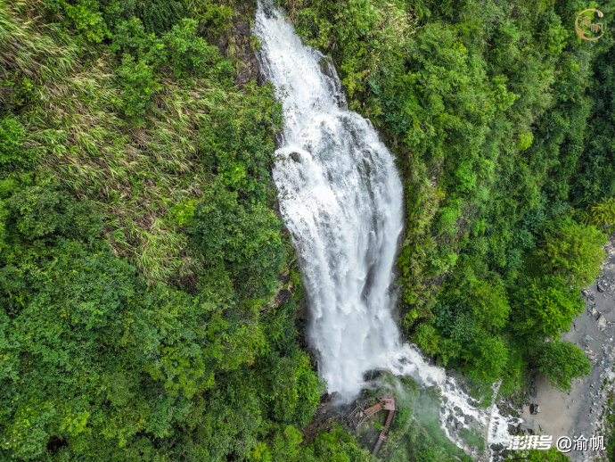 竹溪秦坪瀑布：藏在秦巴山区的免费野生瀑布，气势比景区更震撼