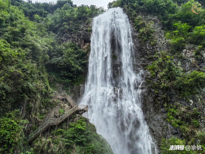 竹溪秦坪瀑布：藏在秦巴山区的免费野生瀑布，气势比景区更震撼