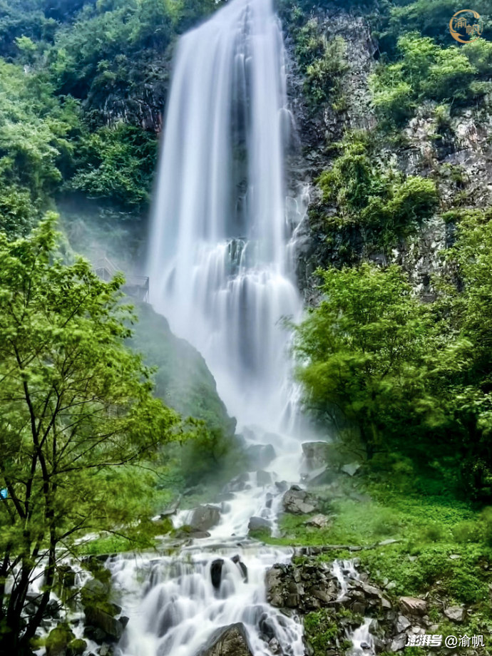竹溪秦坪瀑布:藏在秦巴山区的免费野生瀑布,气势比景区更震撼