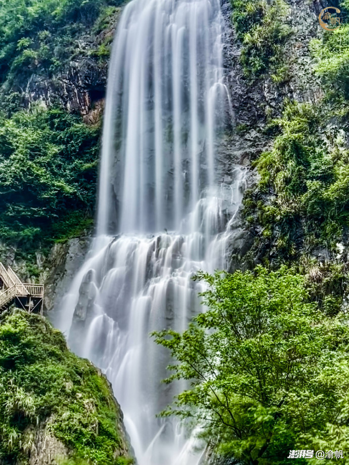 竹溪秦坪瀑布：藏在秦巴山区的免费野生瀑布，气势比景区更震撼