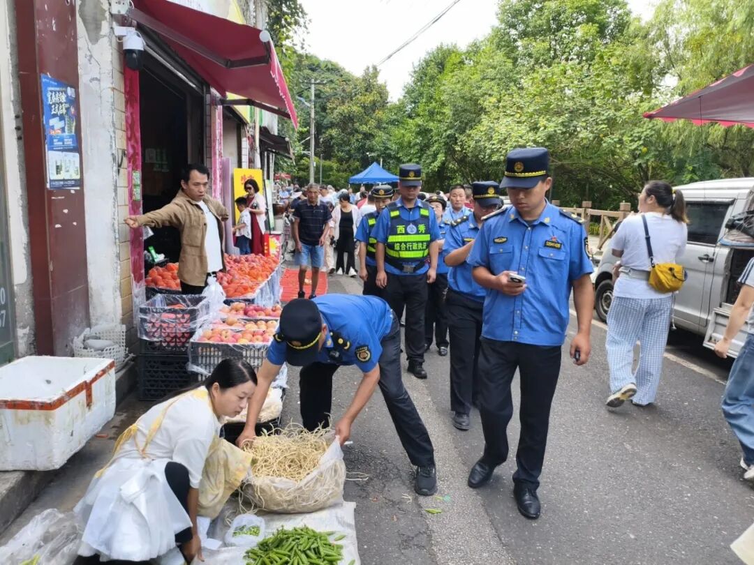 西秀区城管局 联合整治促规范 提质增效护烟火