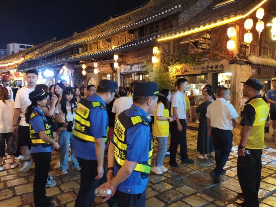 西秀区城管局 联合整治古城秩序 优化文旅游览环境