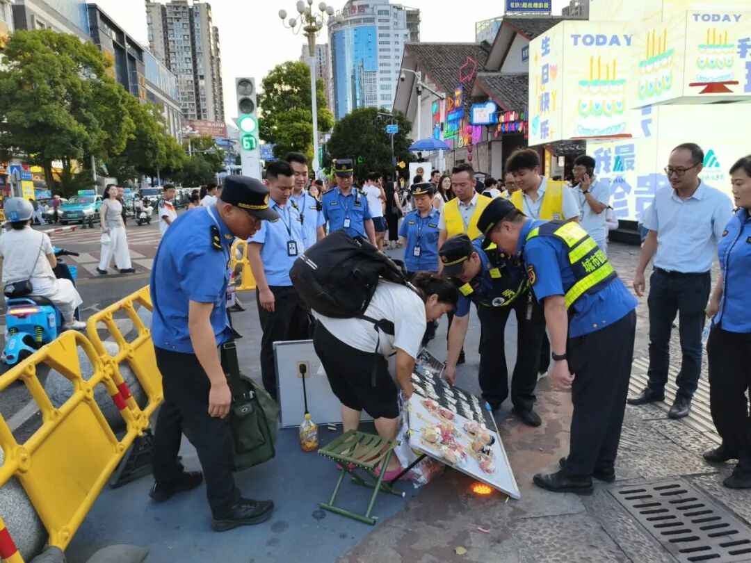 西秀区城管局 联合整治古城秩序 优化文旅游览环境