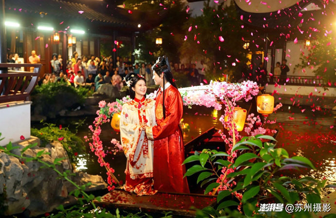 沉浸式夜游桃花坞！环景非遗大戏《伯虎寻芳》精彩上演