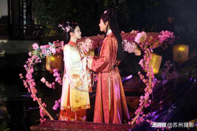 沉浸式夜游桃花坞！环景非遗大戏《伯虎寻芳》精彩上演