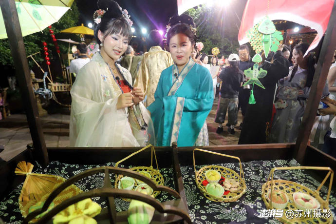 沉浸式夜游桃花坞！环景非遗大戏《伯虎寻芳》精彩上演