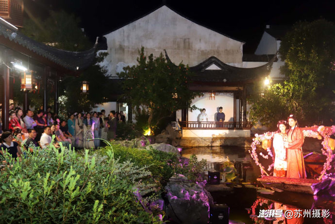 沉浸式夜游桃花坞！环景非遗大戏《伯虎寻芳》精彩上演